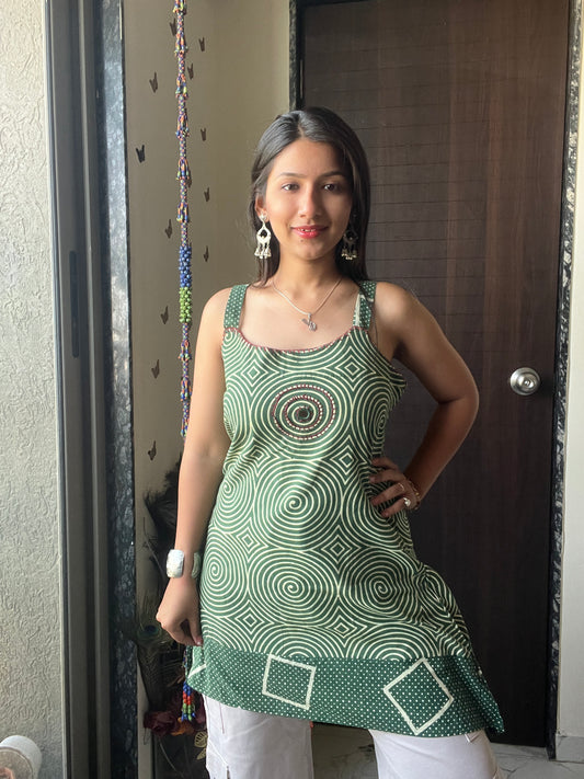 Urban Essential Short Top | Breathable Cotton Everyday Modern | Green